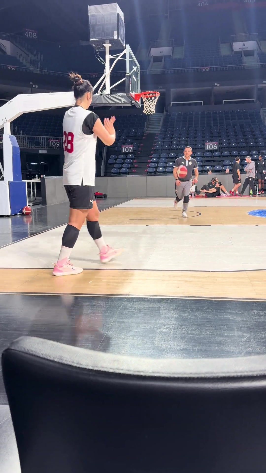 ?不断精进武器库！李月汝晒训练视频 外线三分百发百中！