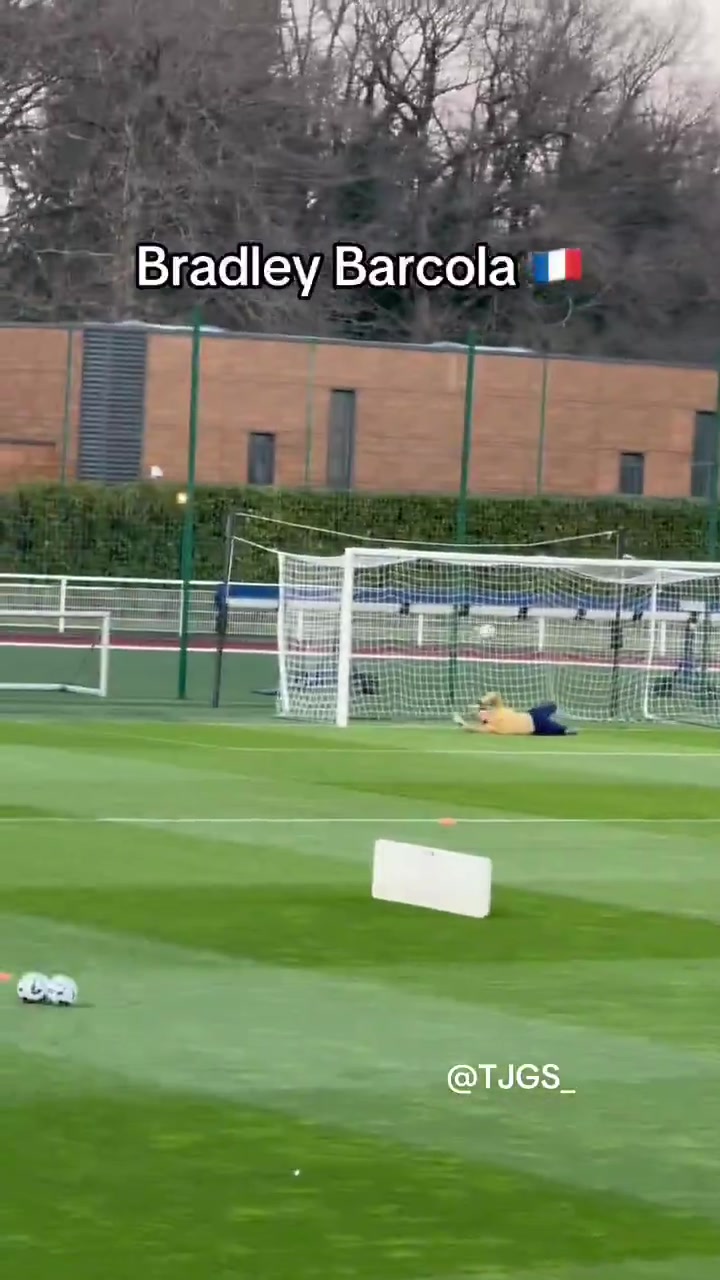 难绷~巴尔科拉射门训练各种离谱打飞打偏?这射门真得多练