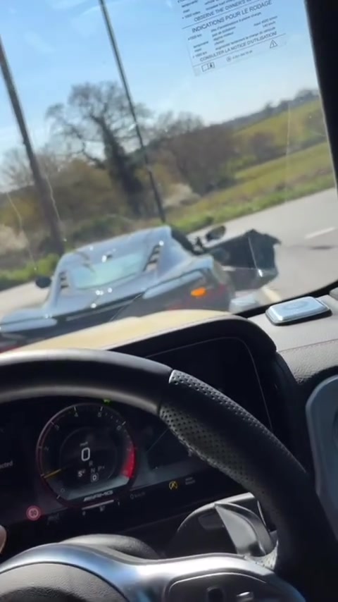 路怒老哥！被按喇叭催促，理查利森下车怒怼萨尔?