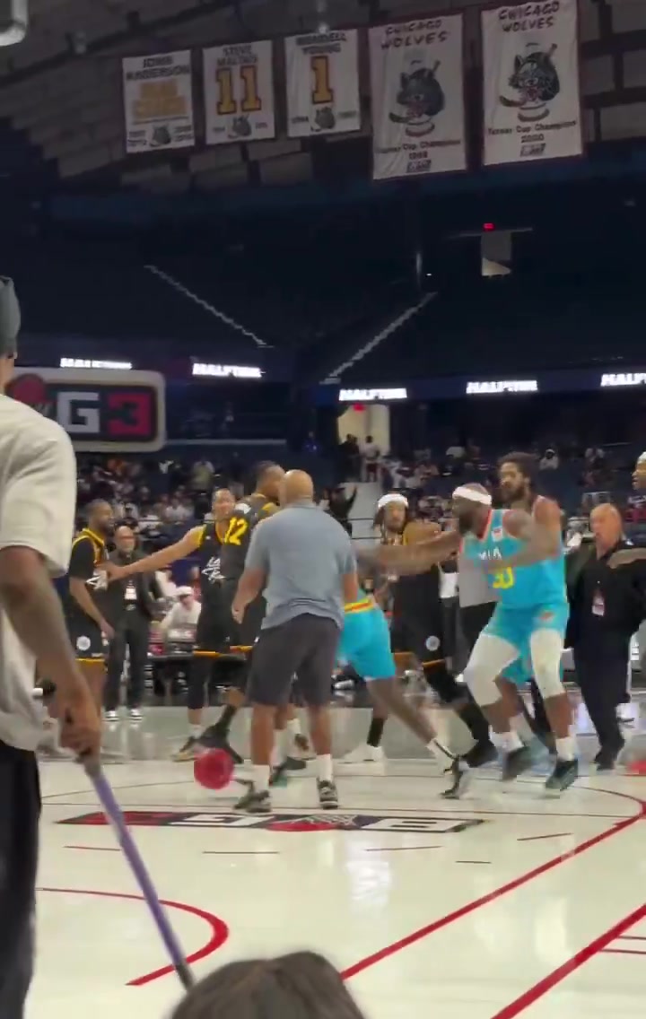 这是另外的价钱?史蒂芬森与霍华德超级大冲突 口角推搡抱摔！